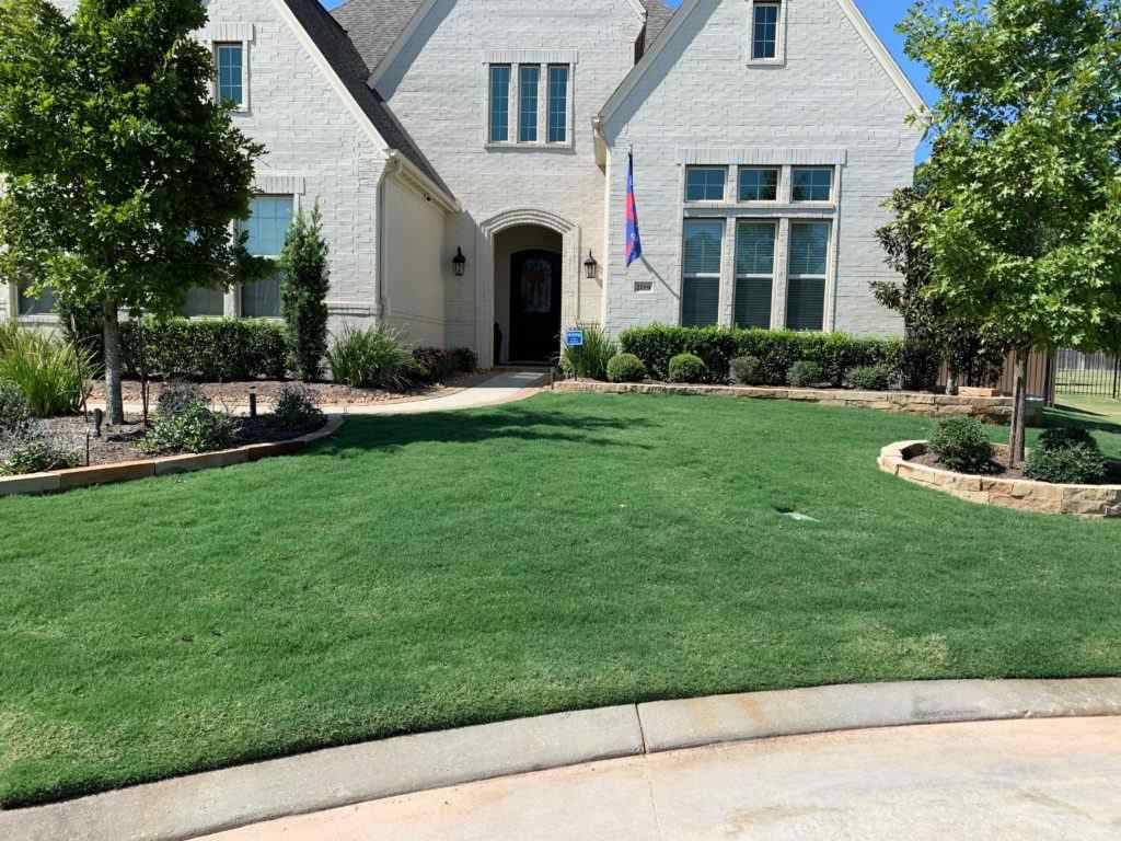 A zoysia grass was installed in front of a stunning house in Houston, TX